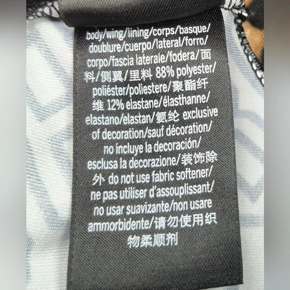 PINK Victoria's Secret Ultimate Unlined Animal Print Polka Dot Sports Bra, XS - Picture 5 of 8